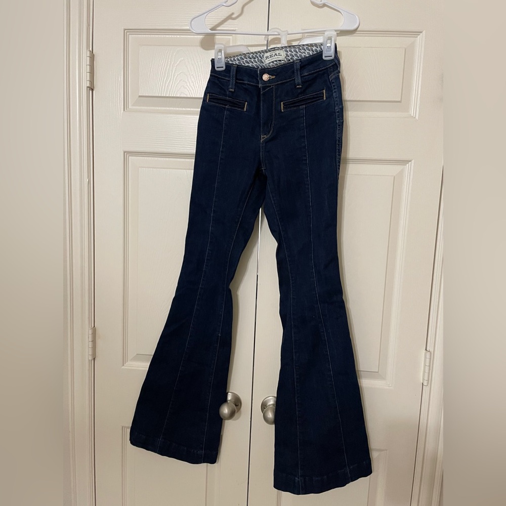 Woman’s artist jeans